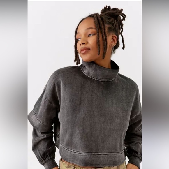 Urban Outfitters BDG Gray Burnout Drew Mockneck Layered Boxy Crop Top Size Small - Picture 8 of 8